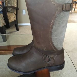 Olukai leather mustang boot 8.5